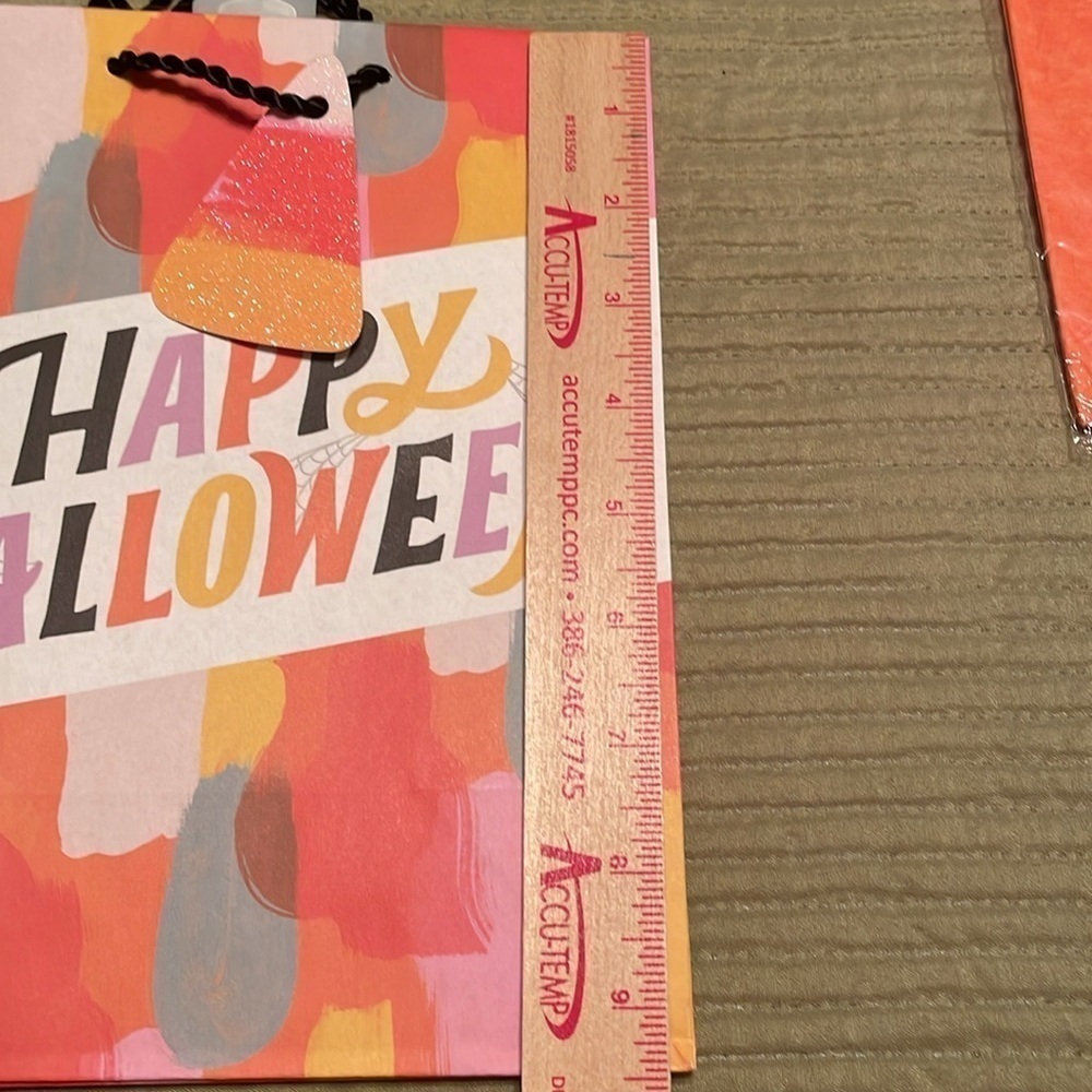 Hallmark 11 Piece Bundle of Halloween Gift Bags & Tissue Paper - Picture 13 of 16